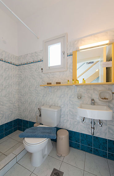Salle de bain de la maisonnette split-level
