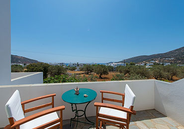 Balcony with sea view at the standard maisonette of Edem hotel in Sifnos
