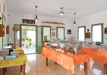 La sala colazione dell'hotel-appartamenti Edem a Sifnos