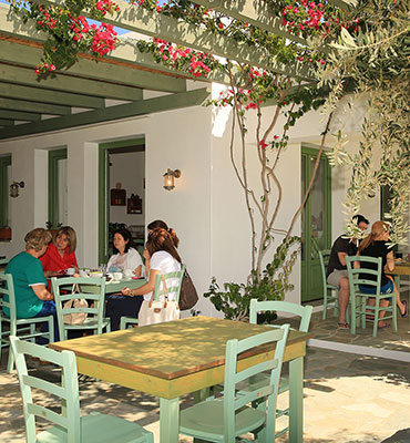 L'endroit où le petit déjeuner est servi à l'hôtel Edem à Sifnos